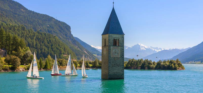 Der versunkene Kirchturm im Reschensee